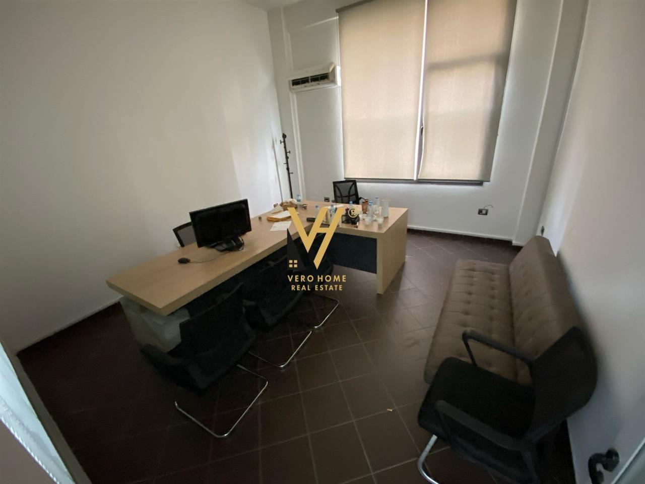 JEPET ZYRE 300 M2 ME QERA TE KOMUNA E PARISIT 2.850 EURO – Tiranë