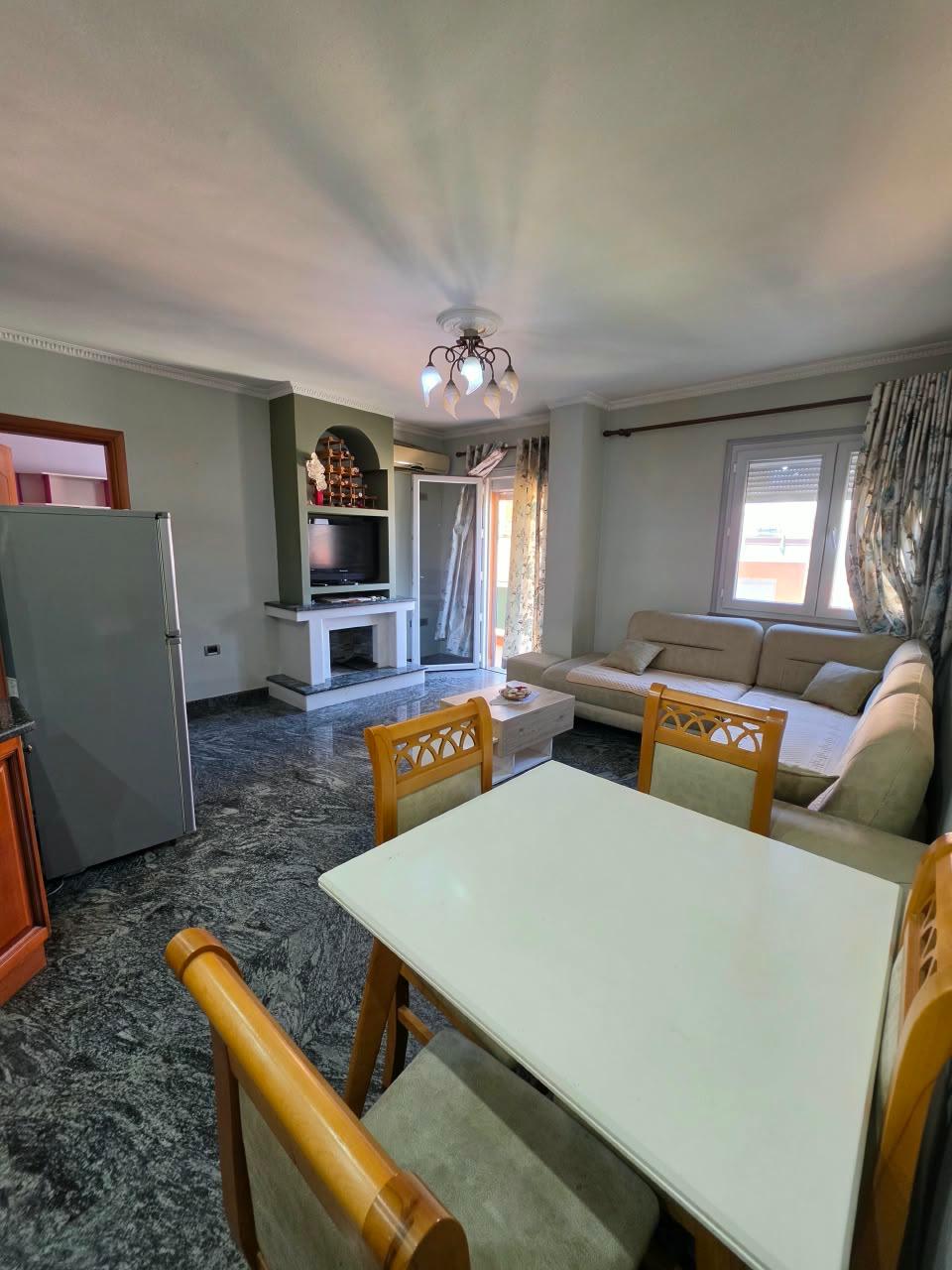 🏡 APARTAMENT 2+1+2 ME QIRA – FRESKU – Tiranë
