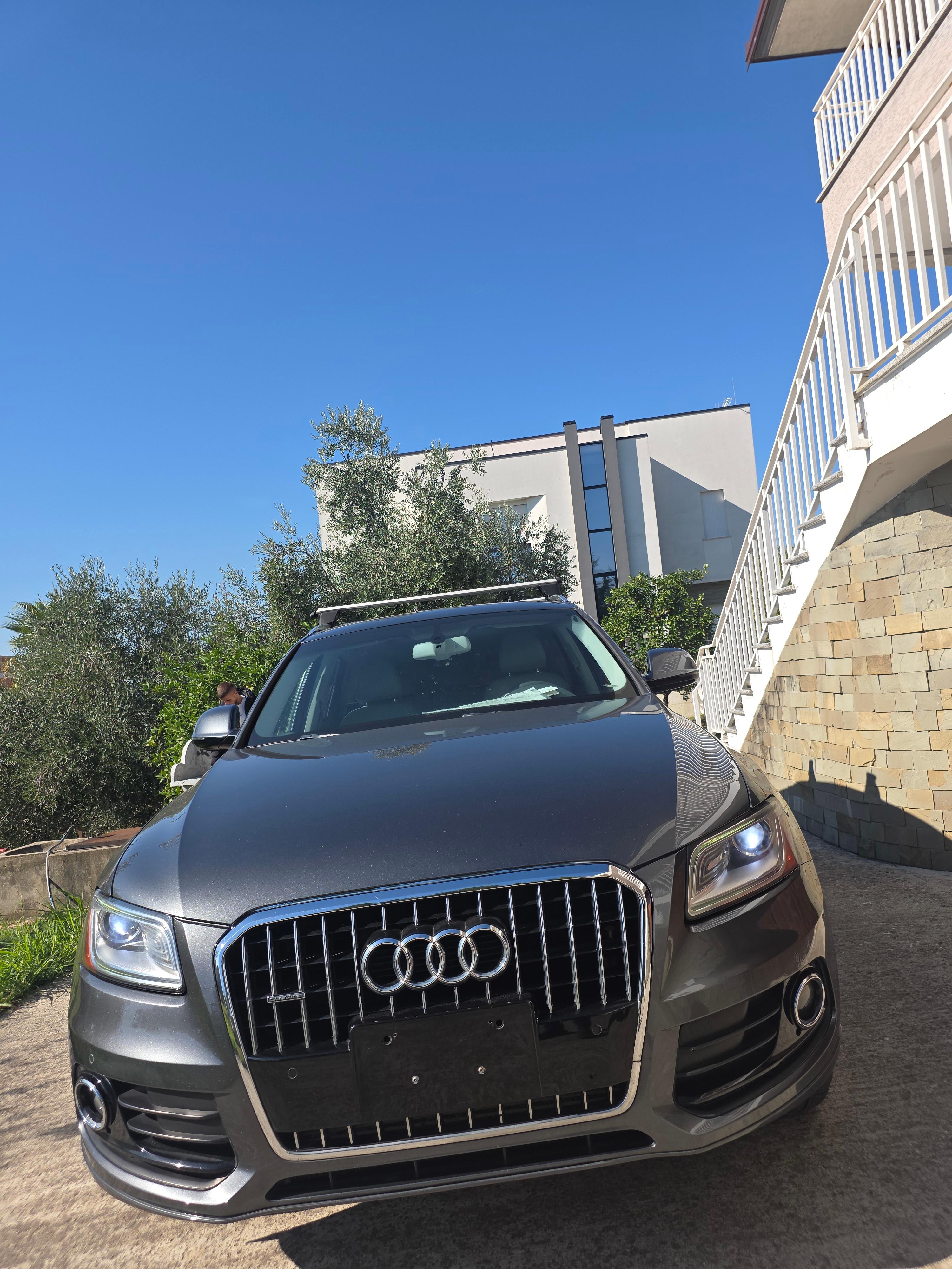 Audi q5 3.0 nafte quattro, full opsion, baxho ,Pasqyra me p – Tiranë