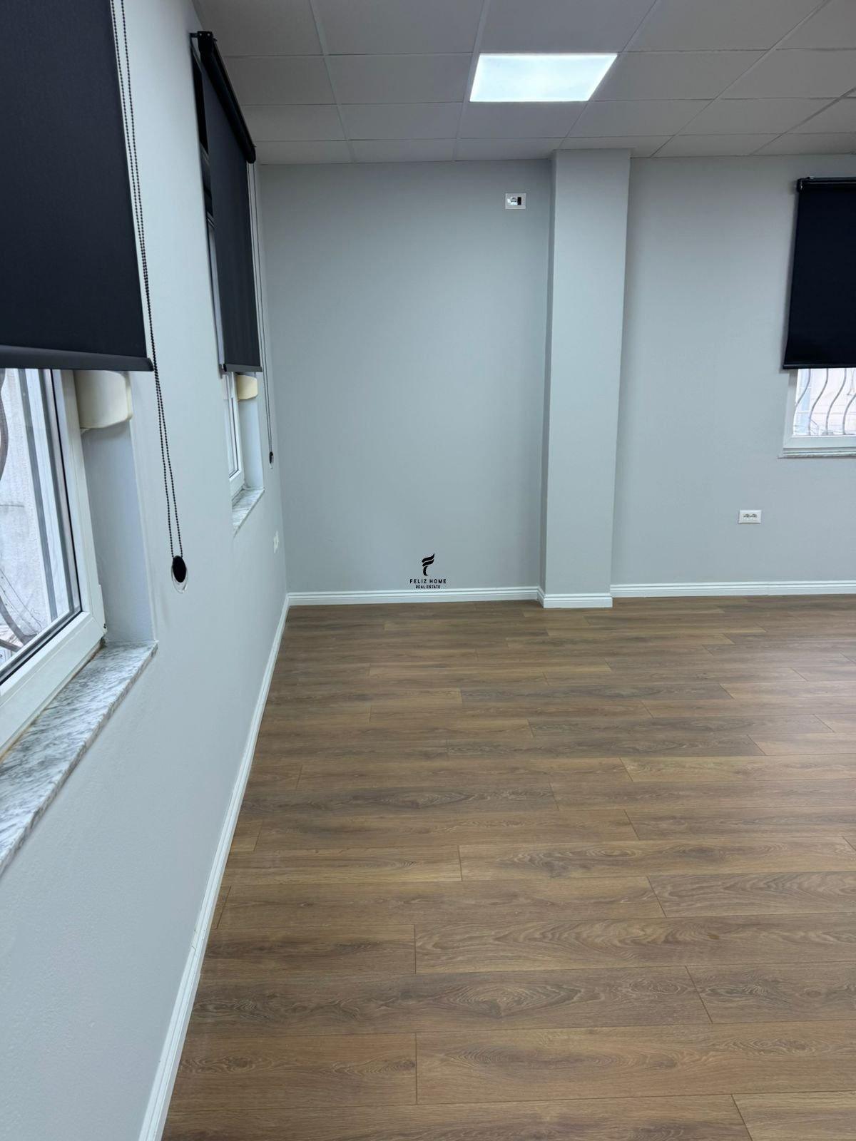 ZYRE ME QERA 89 M2 QENDER 850 EURO FH-96285 – Tiranë