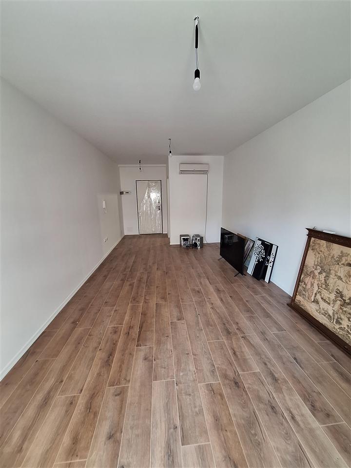 ZYRE ME QERA 40 M2 MYSLYM SHYRI 900 EURO – Tiranë