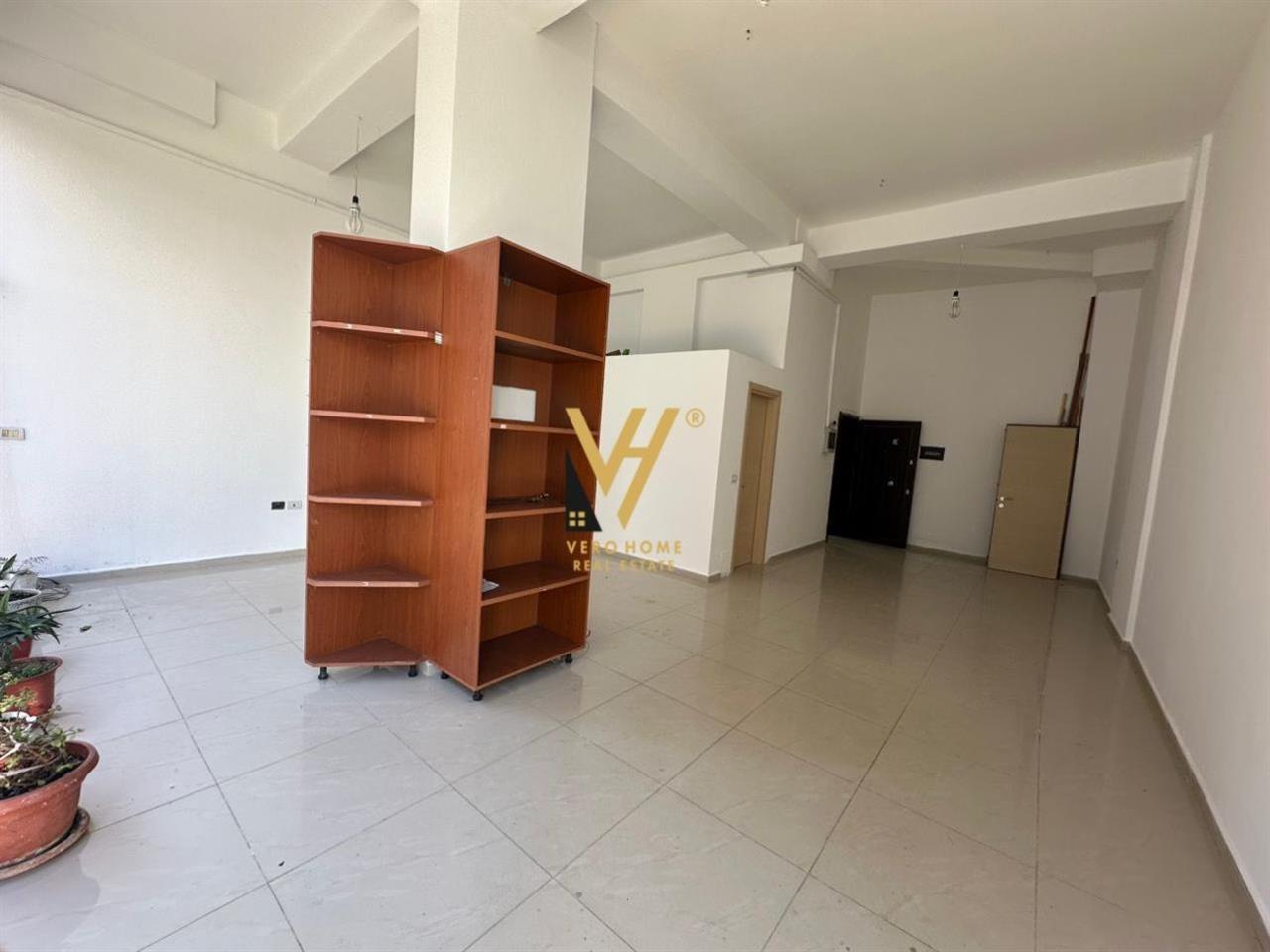 JEPET DYQAN 54M2 ME QERA NE ASTIR 50.000 LEKE – Tiranë