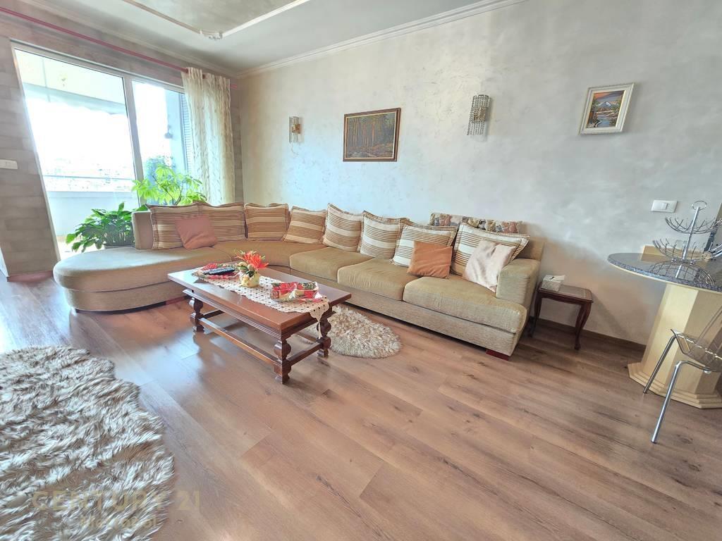 JAPIM ME QIRA APARTAMENT 2+1+2+ POST PARKIMI PRANE MINISTRIS – Tiranë