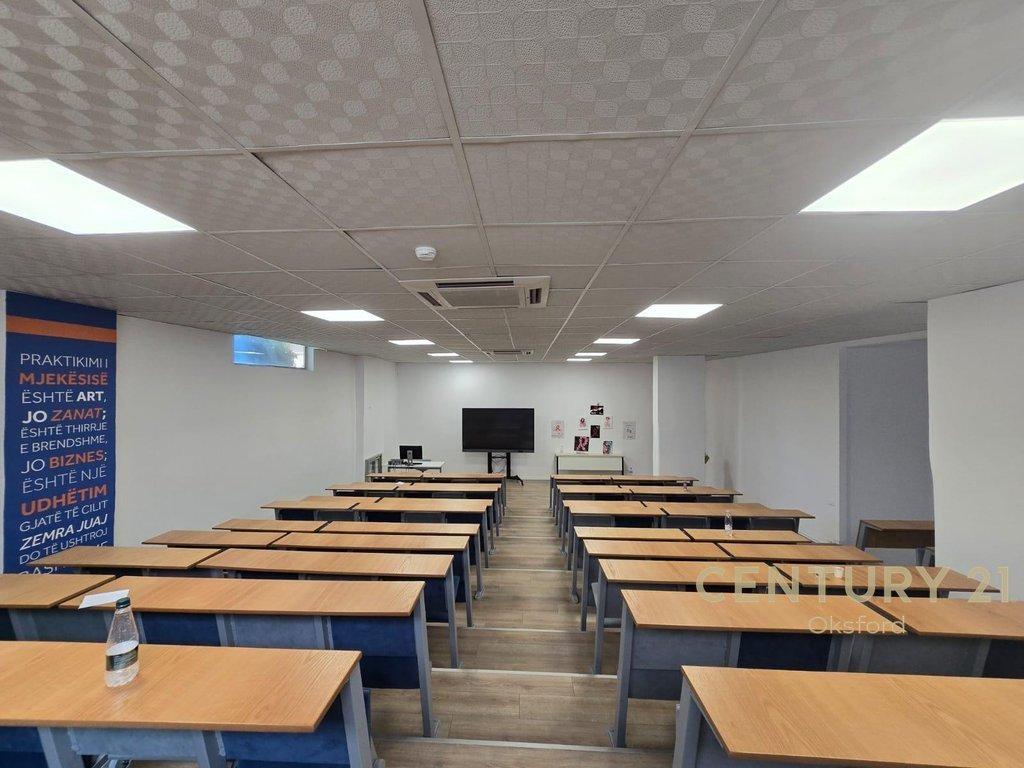 ESKLUZIVE , JEPET ME QIRA GODIN MULTIFUNKSONIALE 4KATESHE PR – Tiranë