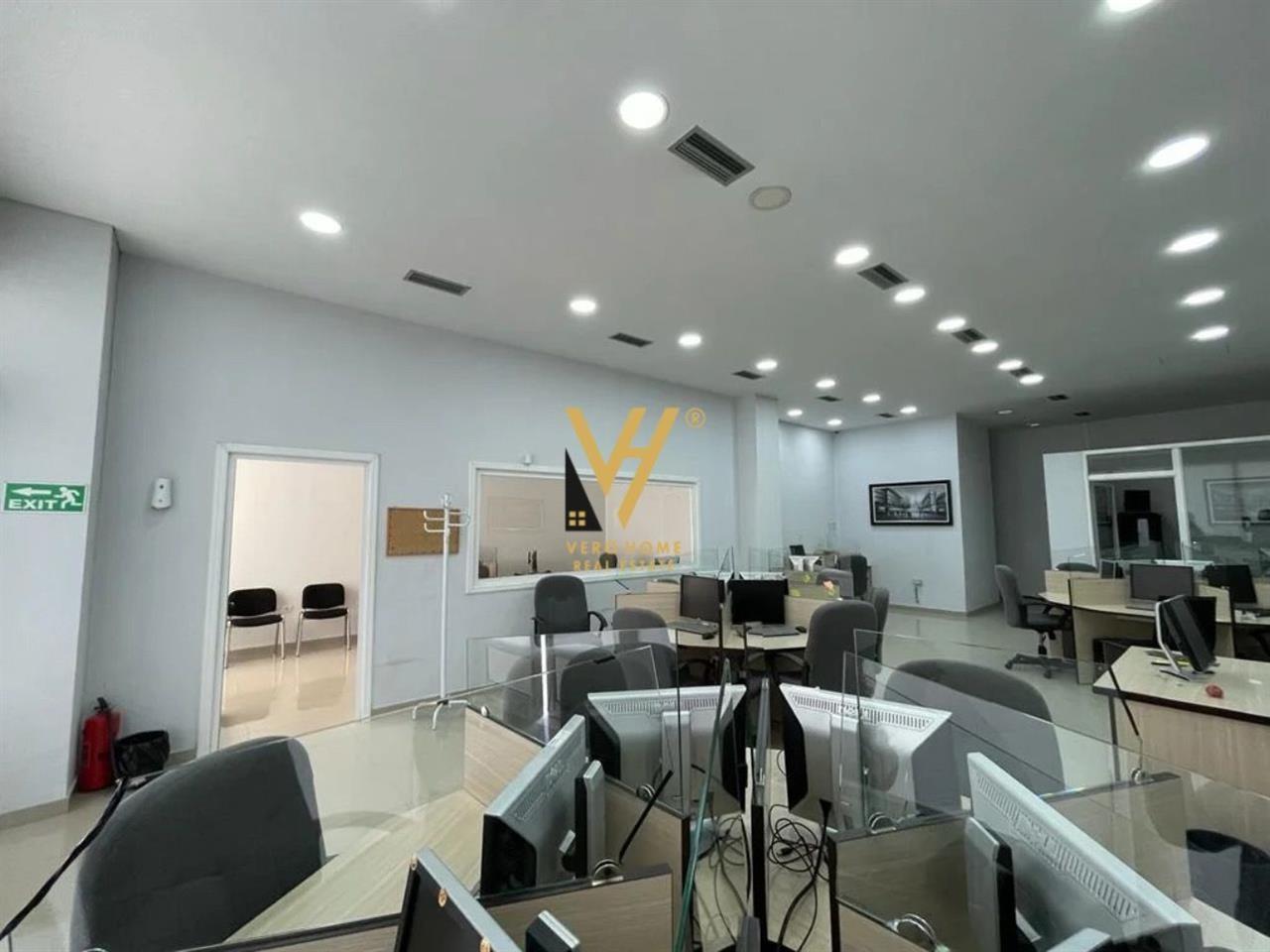 JEPET CALL CENTER 150 M2 ME QERA TEK ALI DEMI 1.000 EURO – Tiranë - 1