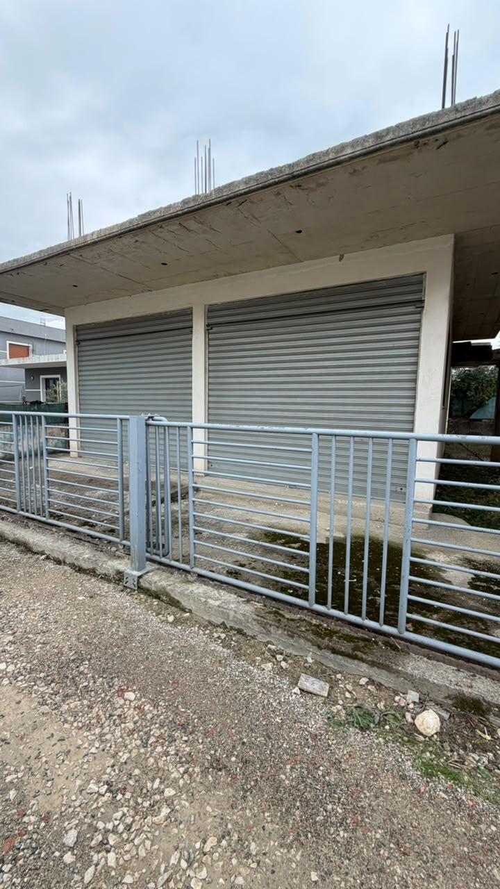 JEPET ME QERA AMBIENT BIZNESI PRANE OROSHIT, ISH KENETA – Durrës