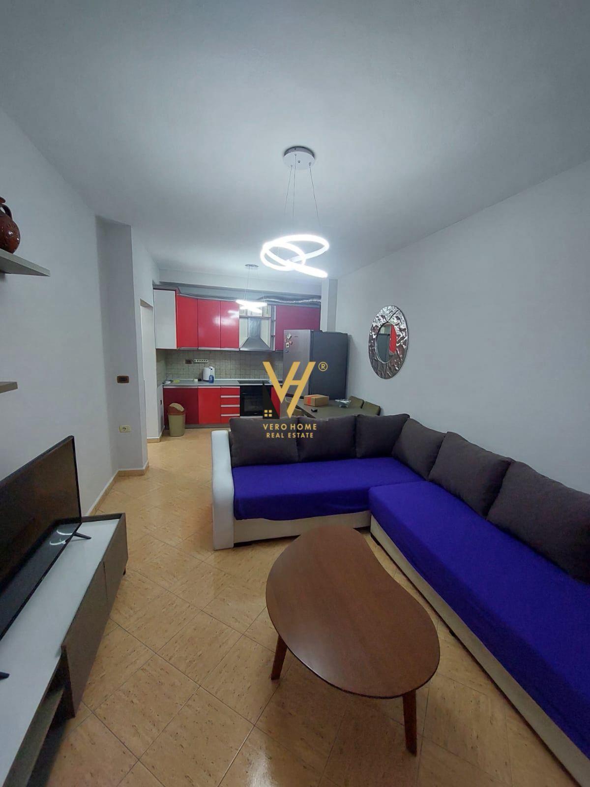 JEPET APARTAMENT 1+1+BLK ME QERA TE KODRA DIELLIT 50.000 LEK – Tiranë