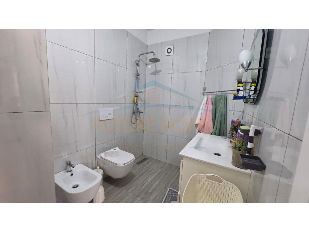 Shitet, Apartament 1+1, Pallatet Cabej – Tiranë