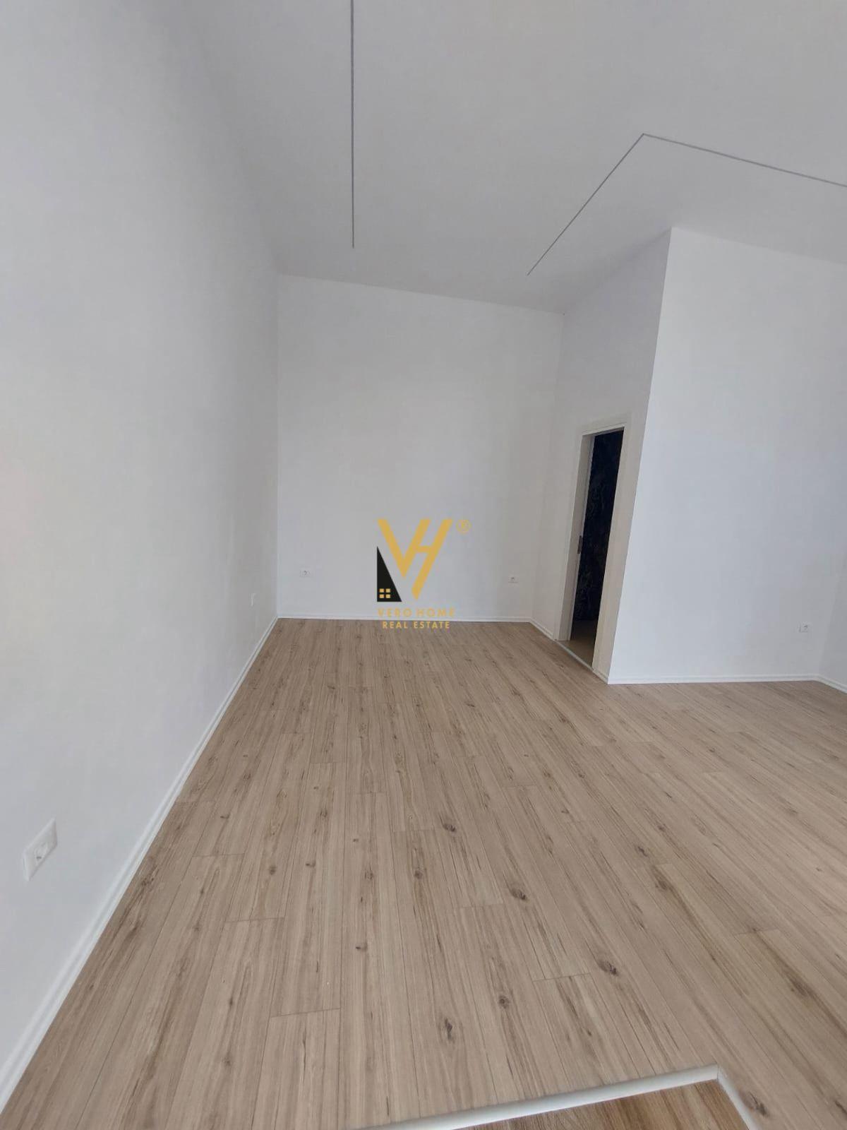 JEPET DYQAN 40 M2 ME QERA TE MINE PEZA 800 EURO – Tiranë