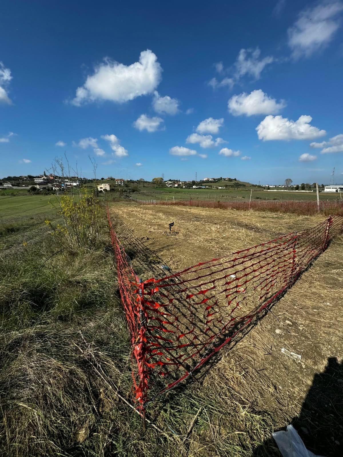 SHITET TOKE ARE 1.000 M2 DURRES 55.000 EURO FH-93264 – Tiranë