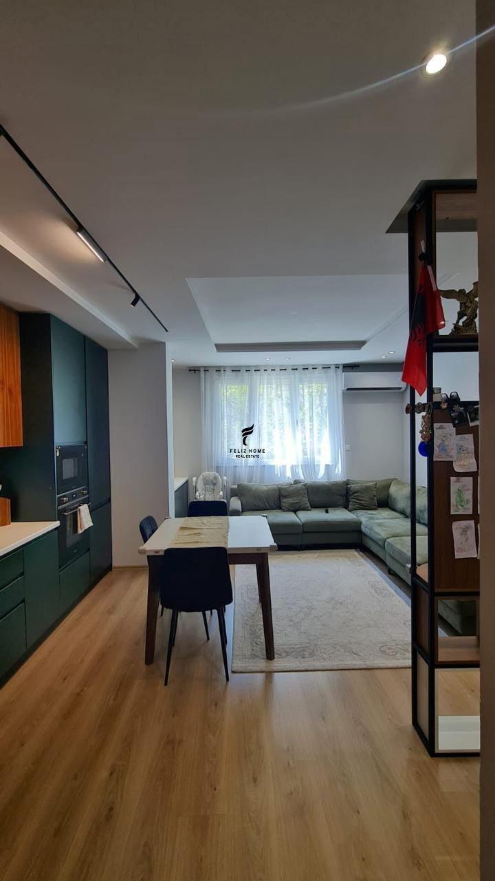APARTAMENT ME QERA 2+1 STADIUMI AIR ALBANIA 150.000 LEKE FH- – Tiranë