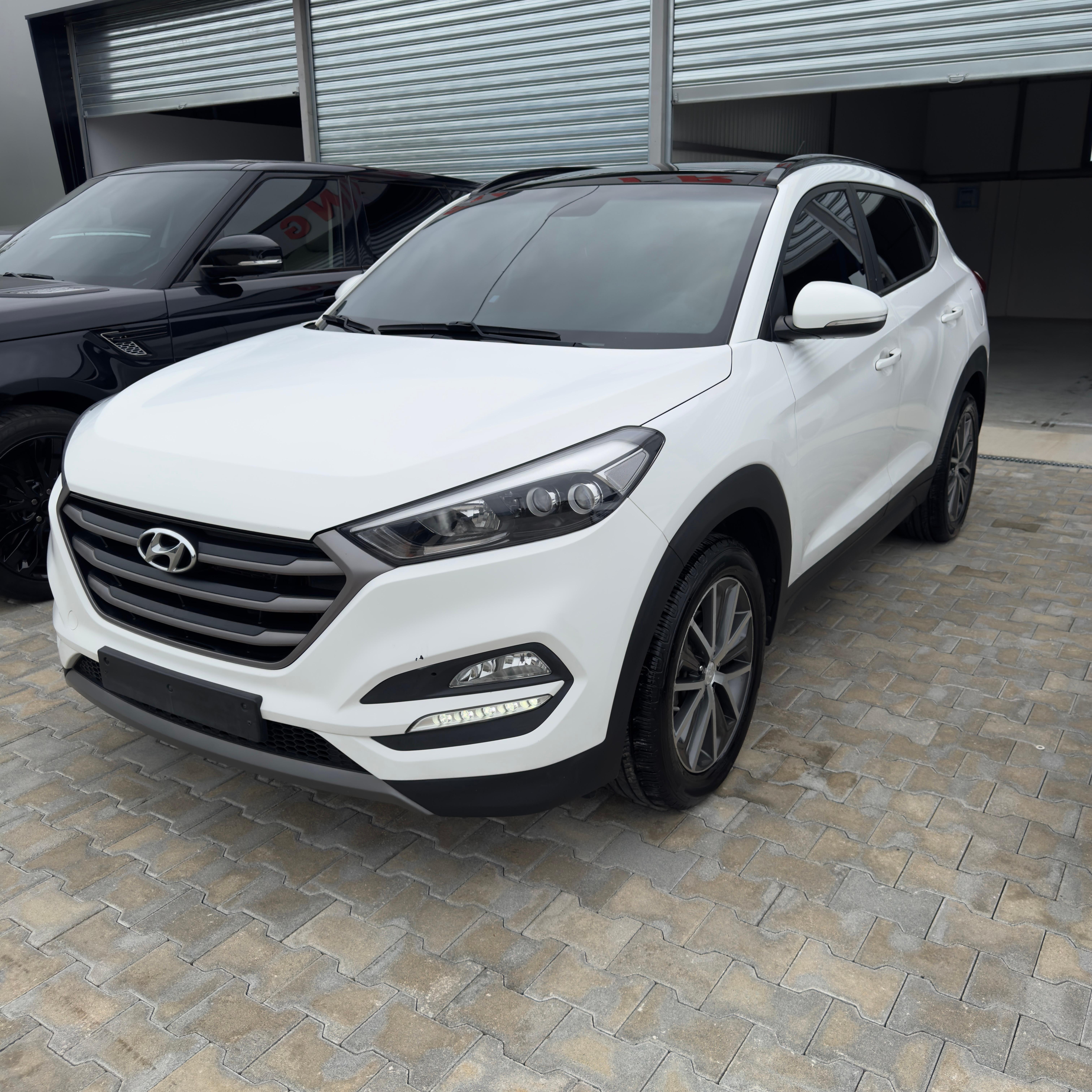 HYUNDAI TUCSON 2.0 PANORAM – Tiranë