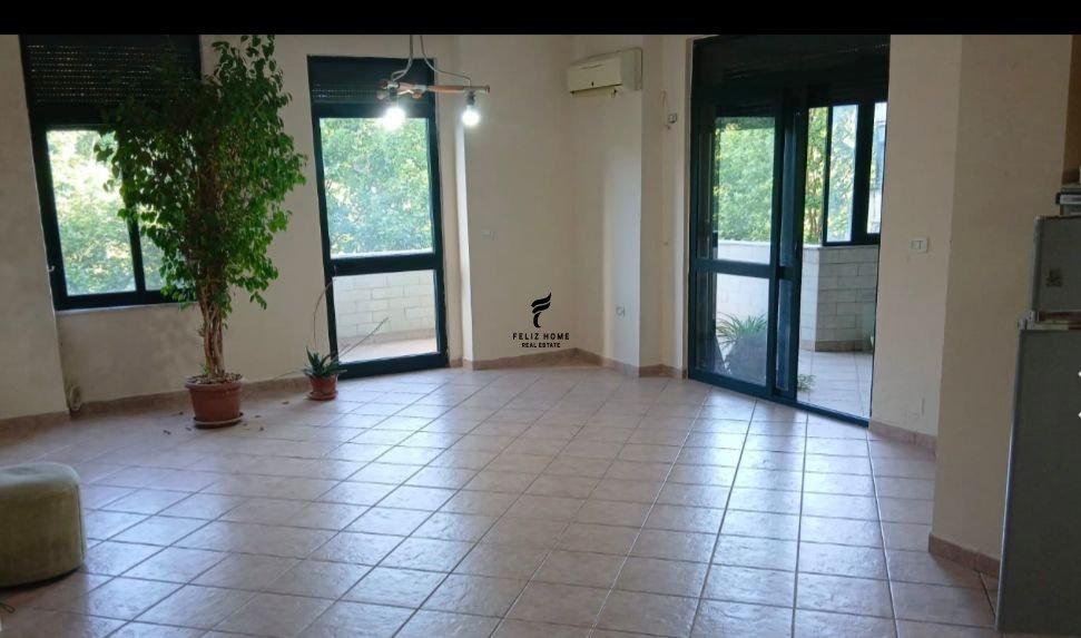 ZYRE ME QERA 150 M2 MYSLYM SHYRI 120.000 LEKE FH-70884 – Tiranë