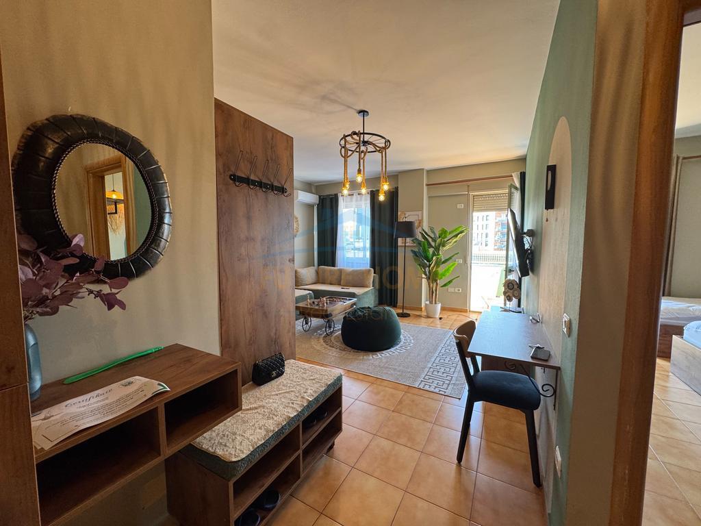 0693769552,Shitet, Apartament 1+1, Rruga e Barrikadave, – Tiranë