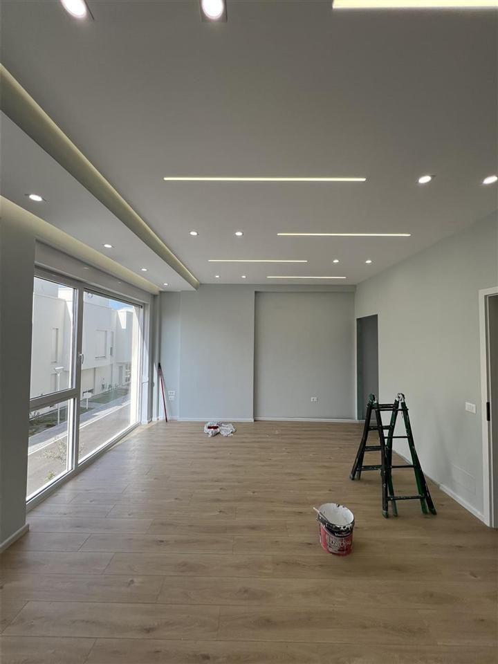 AMBIENT BIZNESI ME QERA 200 M2 FARKE I 1400 EURO – Tiranë - 1