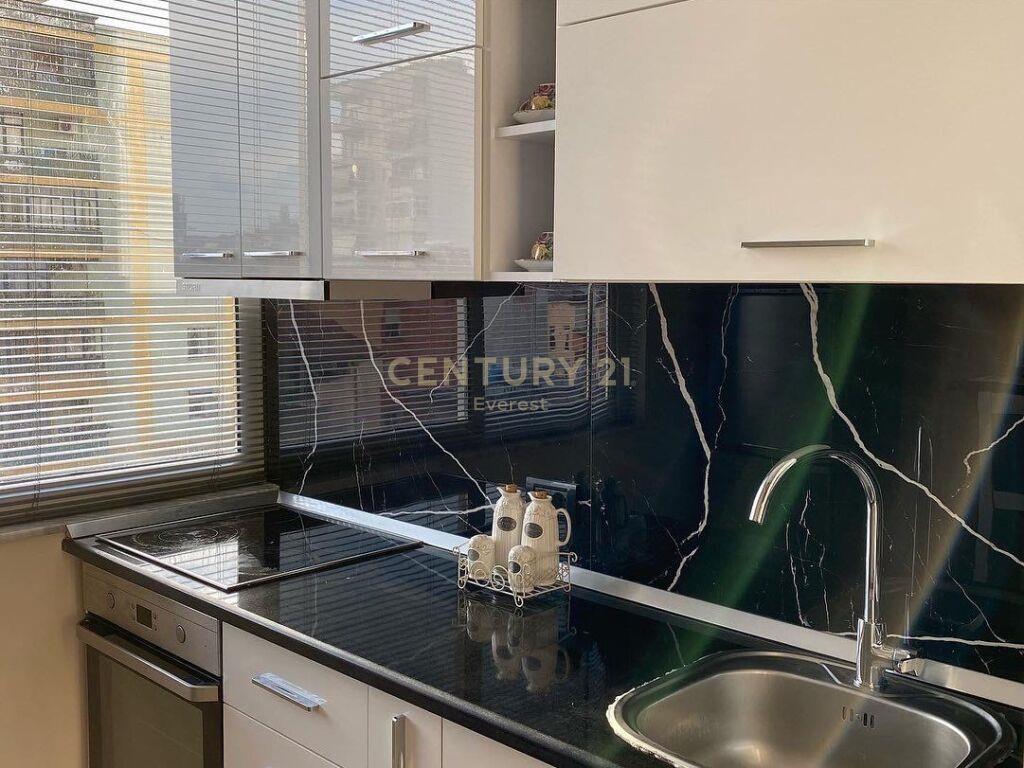 RRUGA E BARRIKADAVE, JAPIM APARTAMENT 1+1 PER QIRA – Tiranë - 1