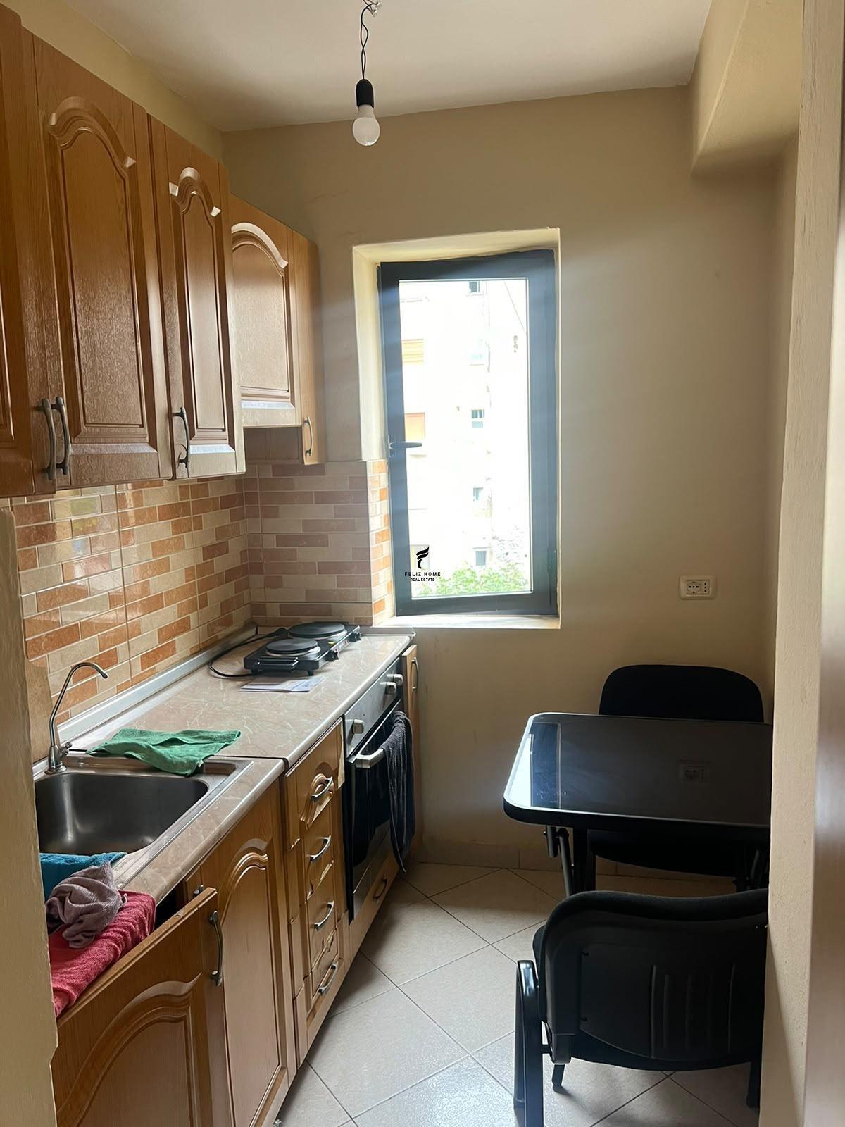 APARTAMENT ME QERA 1+1 RRUGA FORTUZI 50.000 LEKE FH-99052 – Tiranë