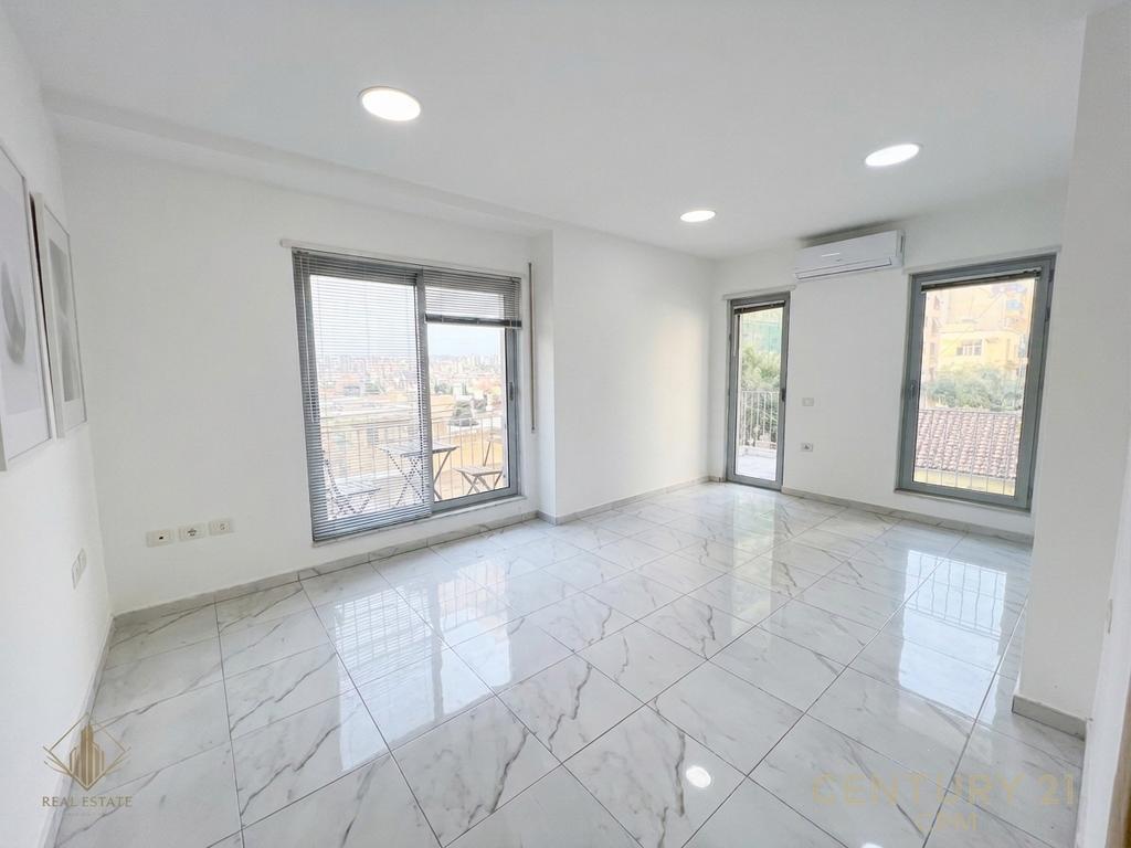 Jepet me qira ambient për zyra 135 m² – Rruga e Kavajës – Tiranë