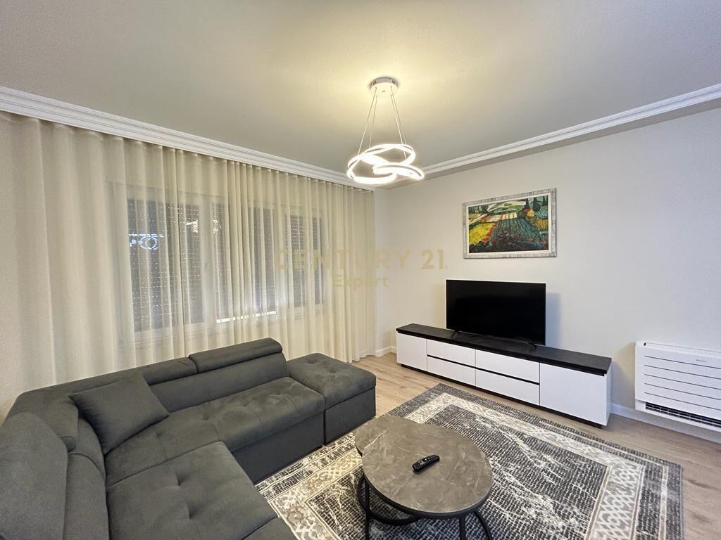 Apartament 2+1+3 + post parkimi per qira , Pazari i Ri – Tiranë - 1