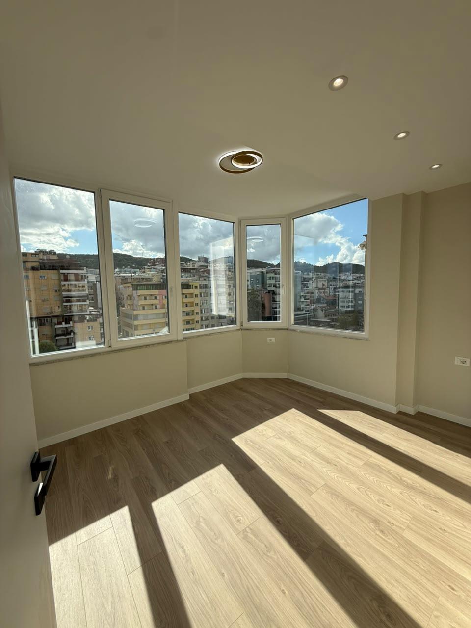 Apartament 1+1 per shitje, Komuna e Parisit ! – Tiranë - 1