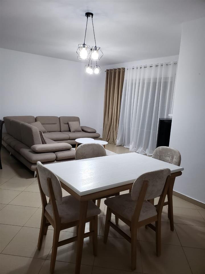 JEPET APARTAMENT 2+1+2 ME QERA TE STACIONI TRENIT 75.000 LEK – Tiranë