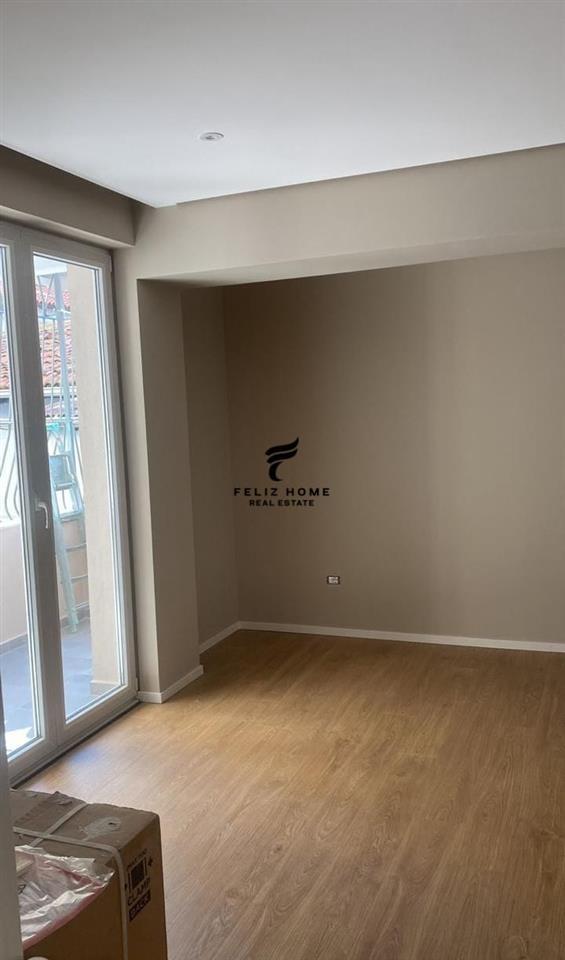 ZYRE ME QERA 63 M2 RRUGA E KAVAJES 950 EURO – Tiranë