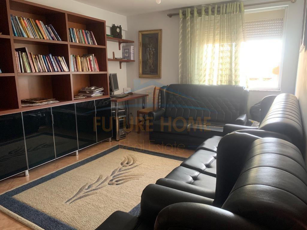 0692268458 Shitet, Apartament 2+1, Pazari i Ri, Tiranë. – Tiranë