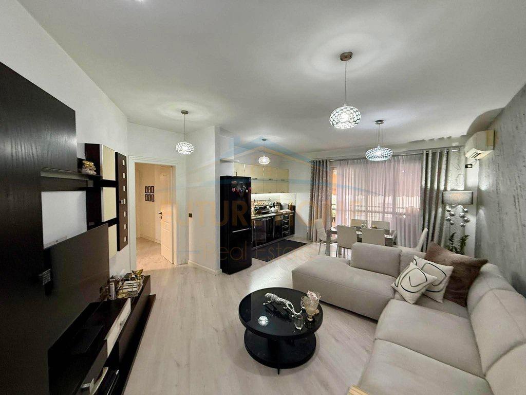 0692268458 Shitet, Apartament 3+1+2, Unaza e Re, Tiranë – Tiranë