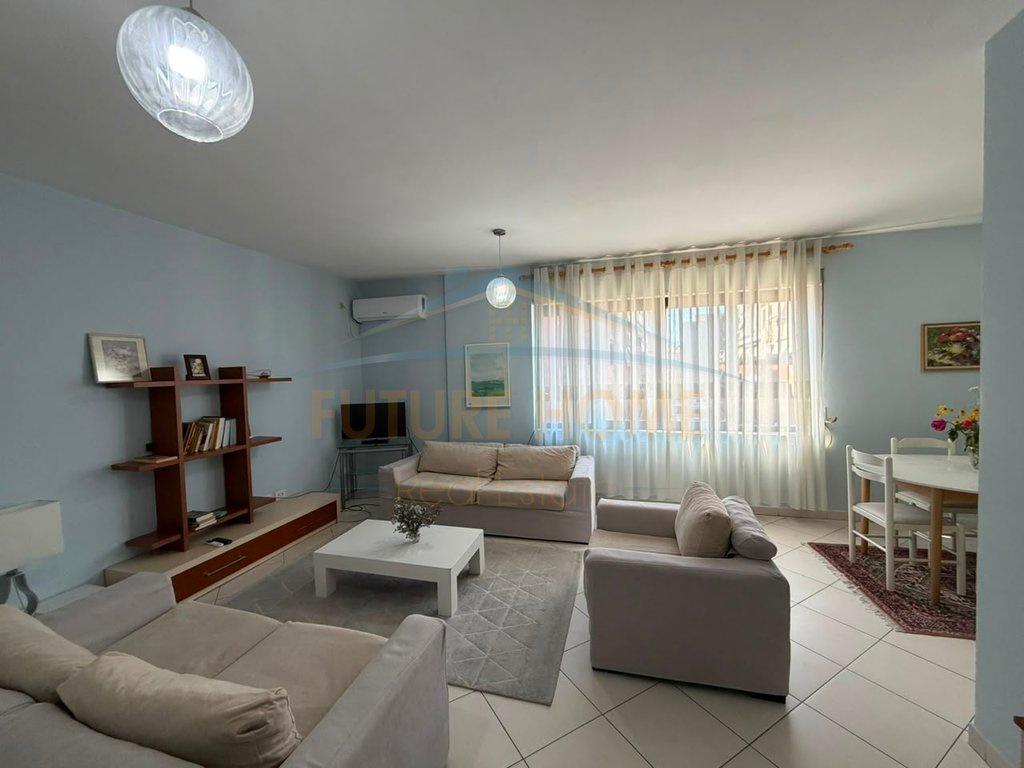 0692268458 Shitet, Apartament 2+1+2, Rruga e Barrikadave – Tiranë