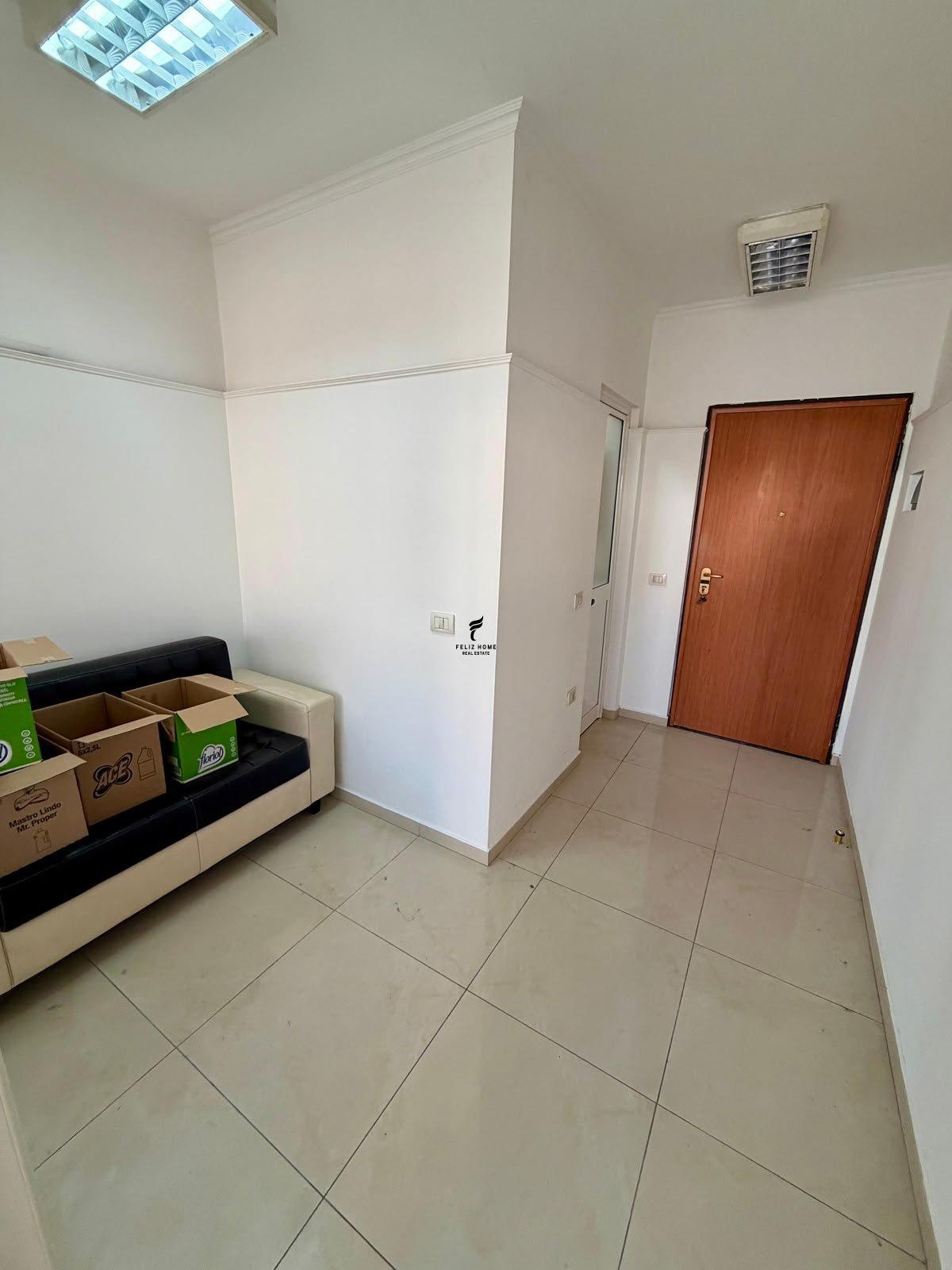 SHITET GARSONIERE 41M2 RRUGA E BARRIKADAVE 106.000 EURO FH-7 – Tiranë
