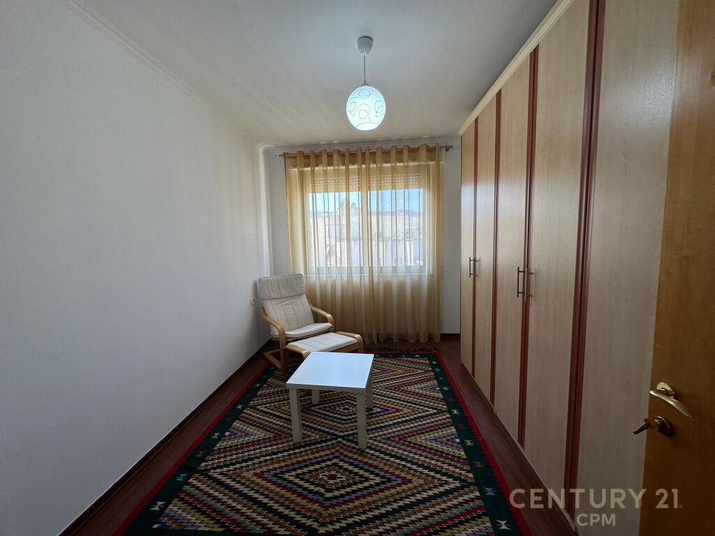 Tek Komuna E Parisit Japim Me Qira Apartament 2+1+2! – Tiranë - 1