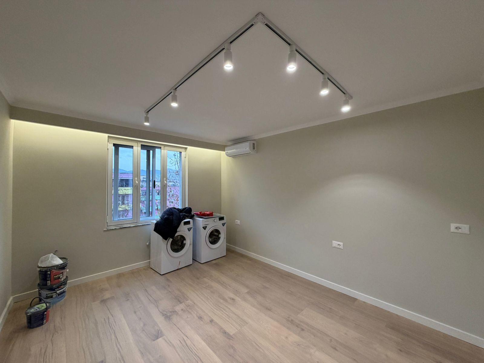 SHITET APARTAMENT 1+1 21 DHJETORI 125.000 EURO – Tiranë