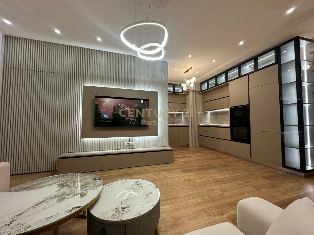 JAPIM ME QIRA APARTAMENT 2+1 TE SHKOLLA E KUQE! – Tiranë - 1