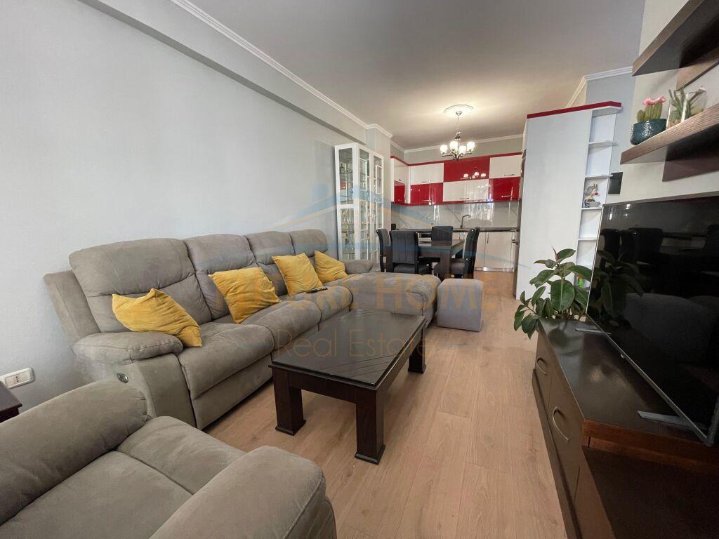 0693769552,Qera, Apartament 2+1+2, Unaza e Re. – Tiranë