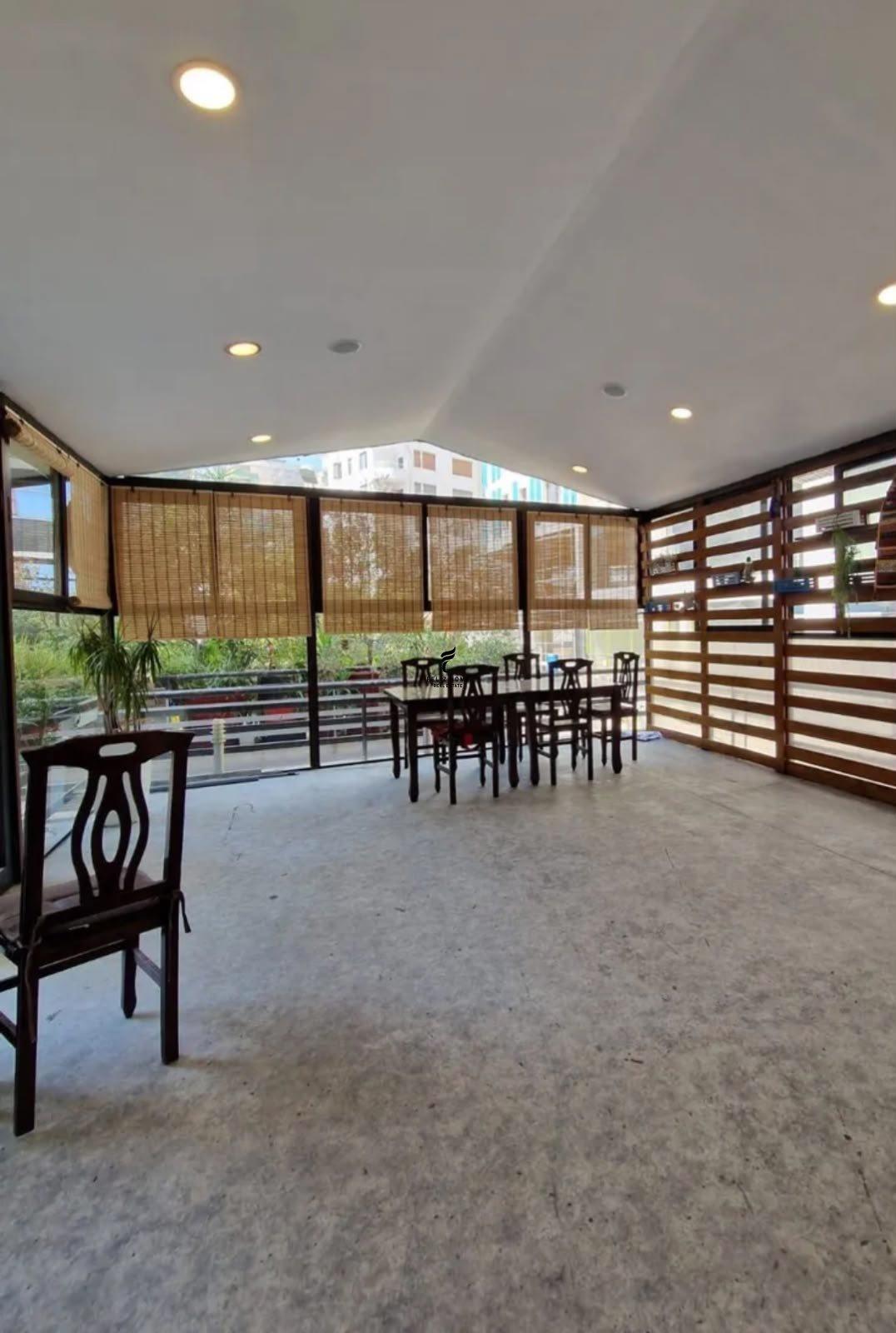 ZYRE ME QERA 102 M2 ZOGU I ZI 95.000 LEKE FH-84373 – Tiranë - 1