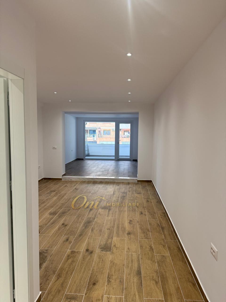 BULEVARDI I RI AMBIENT ZYRE 60M2 PER SHITJE – Tiranë