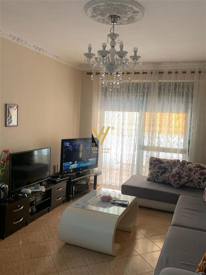 JEPET APARTAMENT 2+1+BLK ME QERA TE 5 MAJI 550 EURO – Tiranë