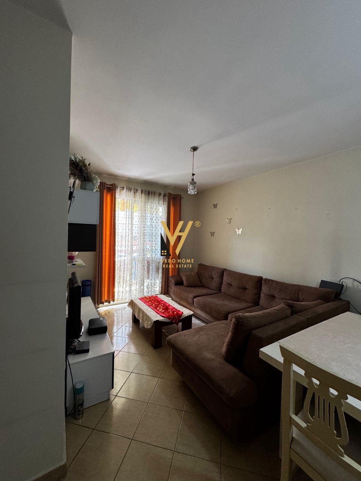 JEPET APARTAMENT 1+1+BLK ME QERA NE ASTIR 40.000 LEKE – Tiranë