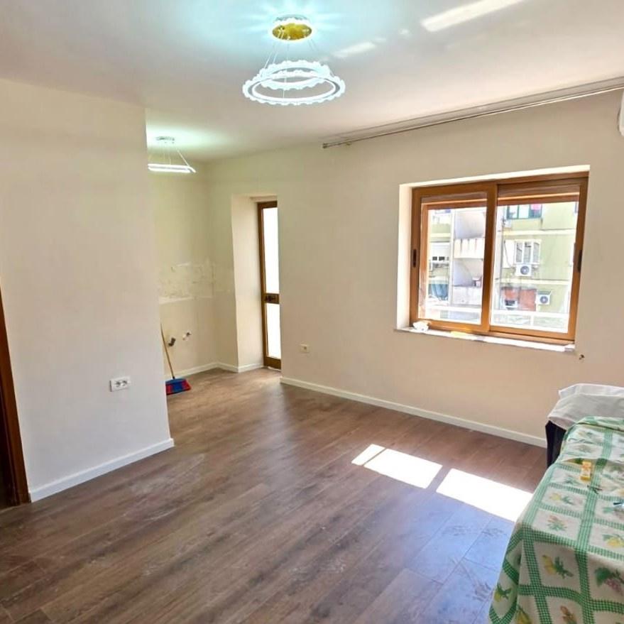 🏡 SHITET APARTAMENT 2+1 – RRUGA BARDHYL, TIRANË 📍 ✨ Apart – Tiranë