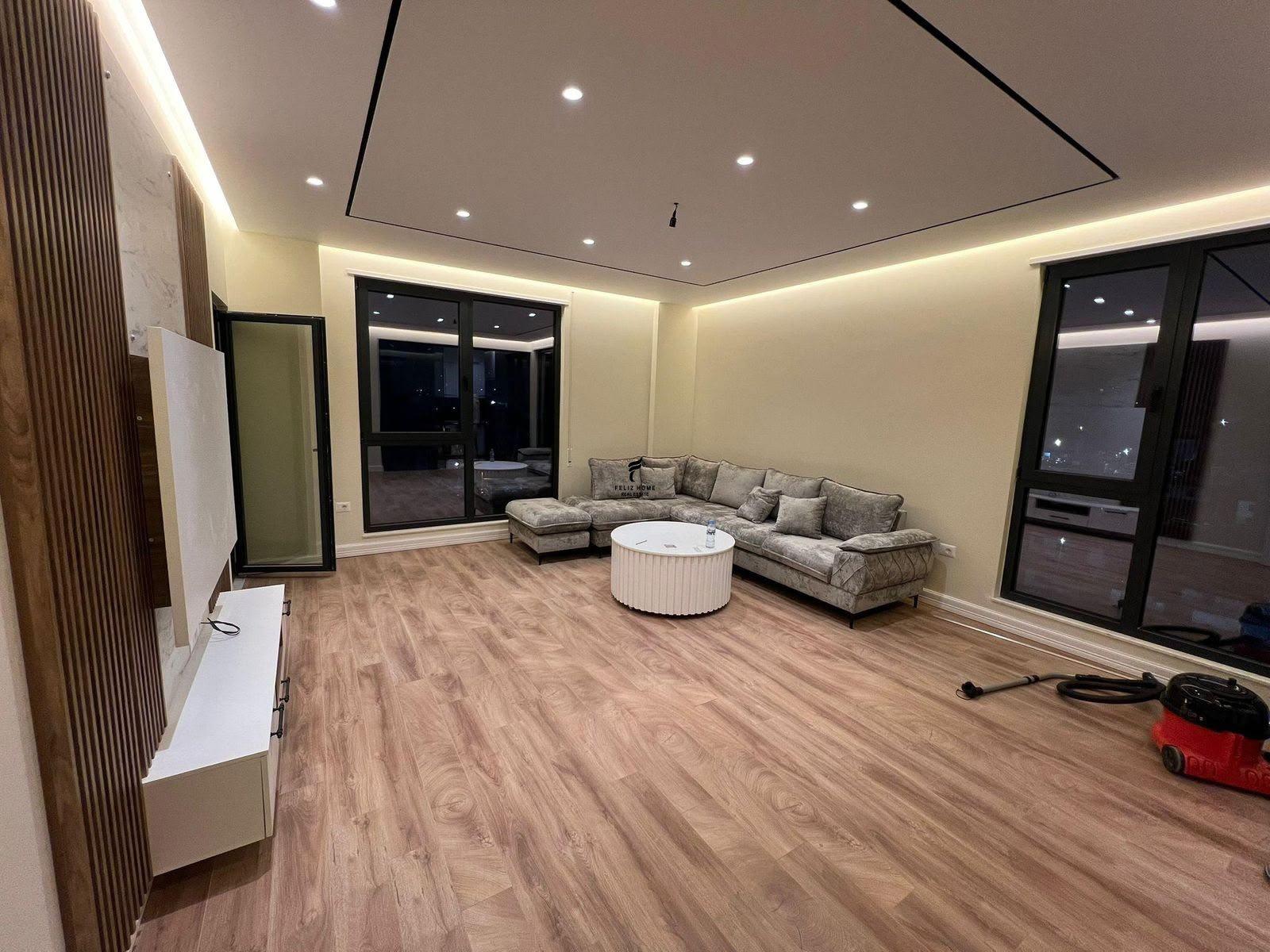 APARTAMENT ME QERA 3+1 PORCELAN 100.000 LEKE FH-87023 – Tiranë - 1