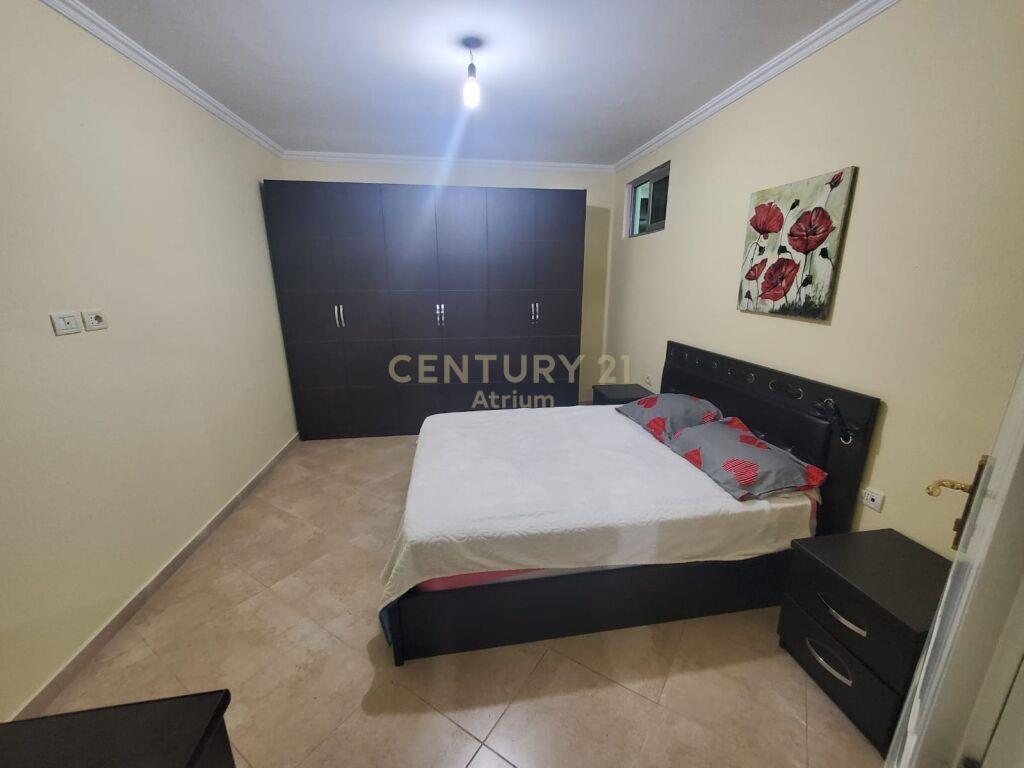 JEPET ME QIRA SHTEPI PRIVATE NE BRRYL – Tiranë