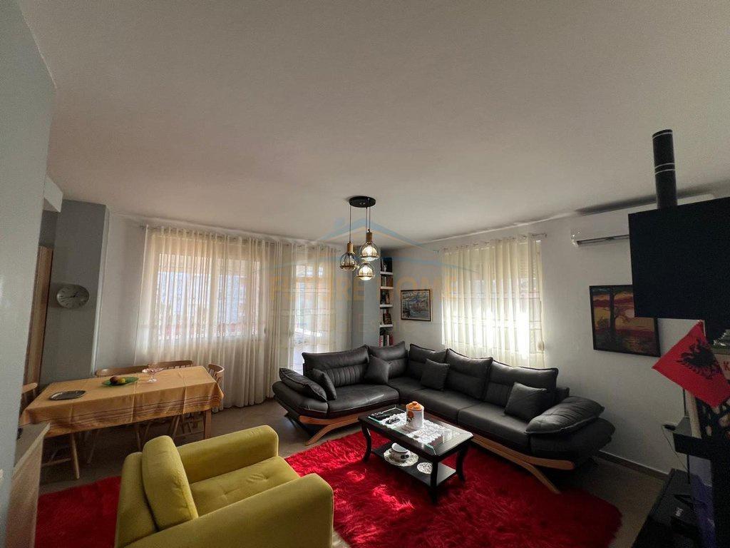 0692268458 Shitet, Apartament 2+1, Kodra e Diellit – Tiranë
