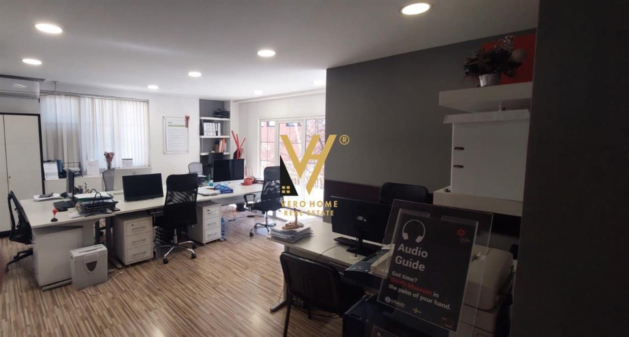 JEPET ZYRE 160 M2 ME QERA TE RRUGA E ELBASANIT 1.200 EURO – Tiranë