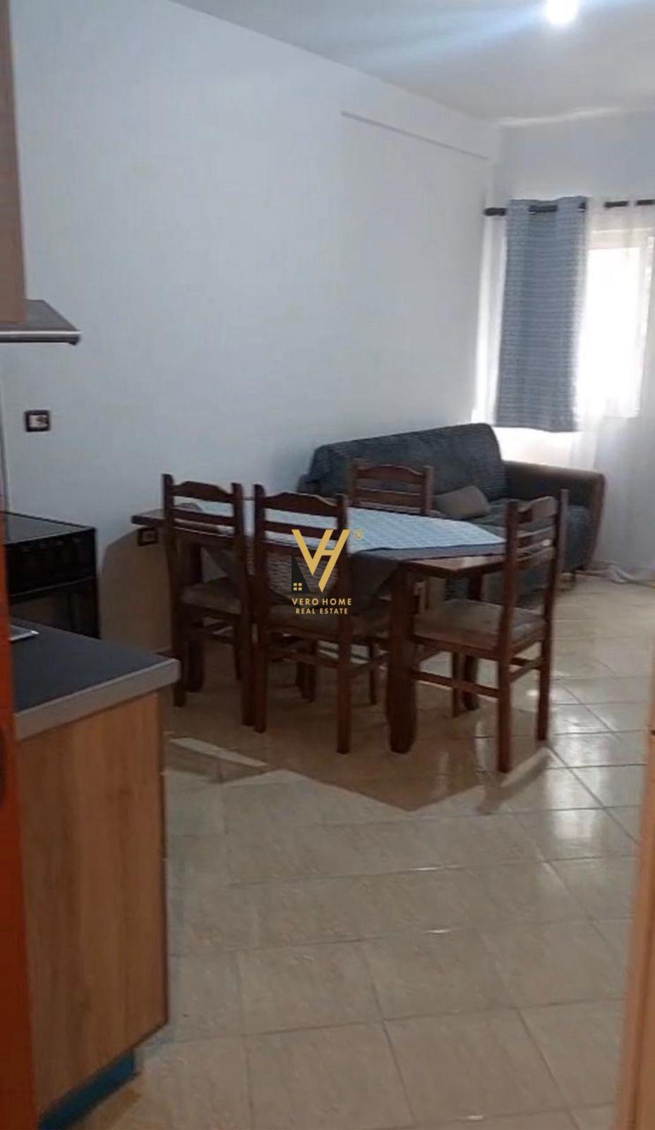 JEPET APARTAMENT 1+1 ME QERA NE VASIL SHANTO 45.000 LEKE – Tiranë