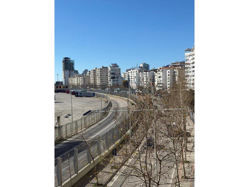 0696044423Shitet, Apartament 3+1+2, Rruga e Portit, Durrës – Tiranë