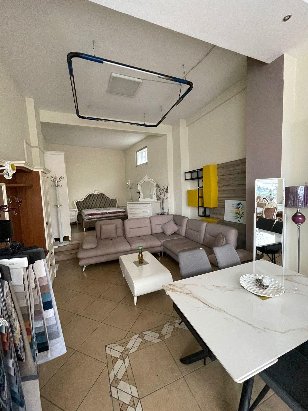 DYQAN ME QERA 360 M2 BULEVARDI ZOGU I PARE 750.000 LEKE – Tiranë