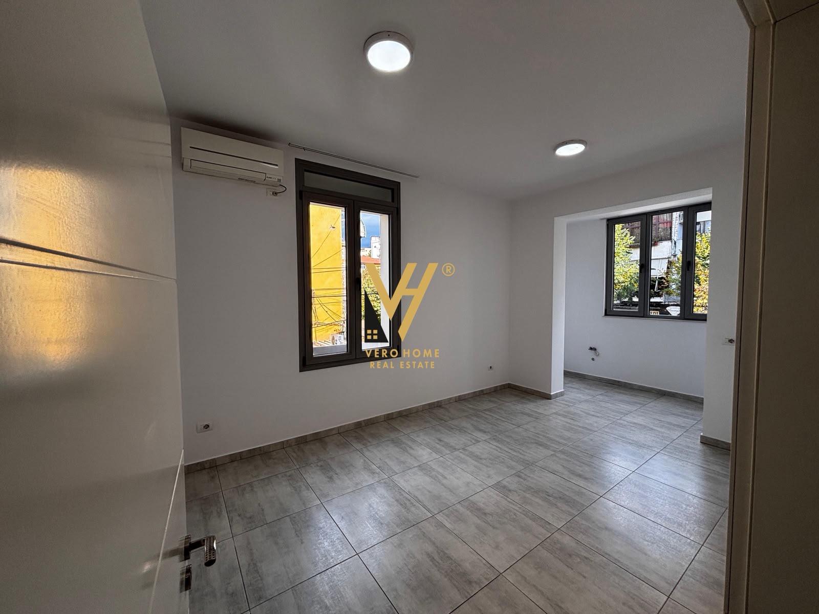 JEPET ZYRE 75 M2 ME QERA TE MEDRESEJA 60.000 LEKE – Tiranë