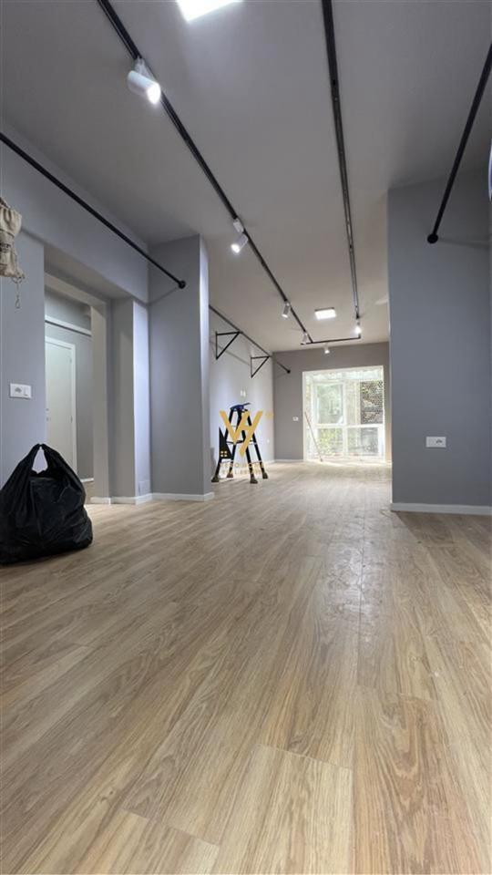 JEPET AMBIENT BIZNESI 75 M2 ME QERA TE MYSLYM SHYRI 1.200 EU – Tiranë - 1