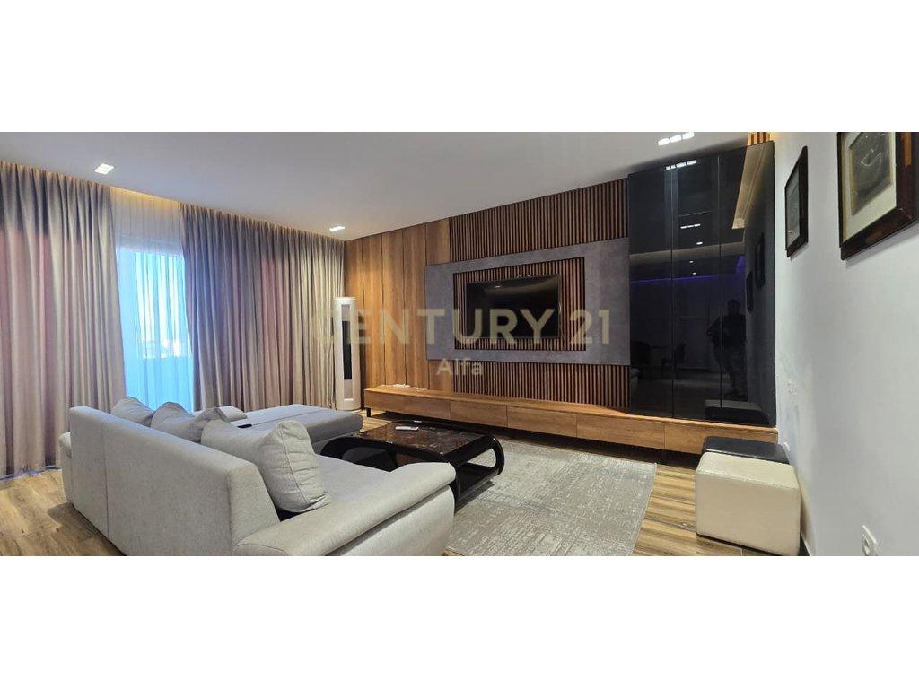 Apartament me qira 3+1+3 + nje post parkimi pranë Kompleksit – Tiranë