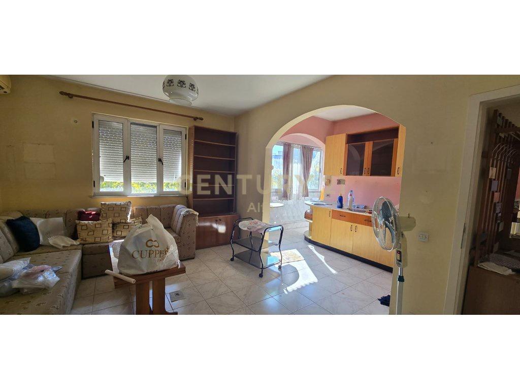 SHITET APARTAMENT 3+1 – SHKOLLA 1 MAJI – Tiranë